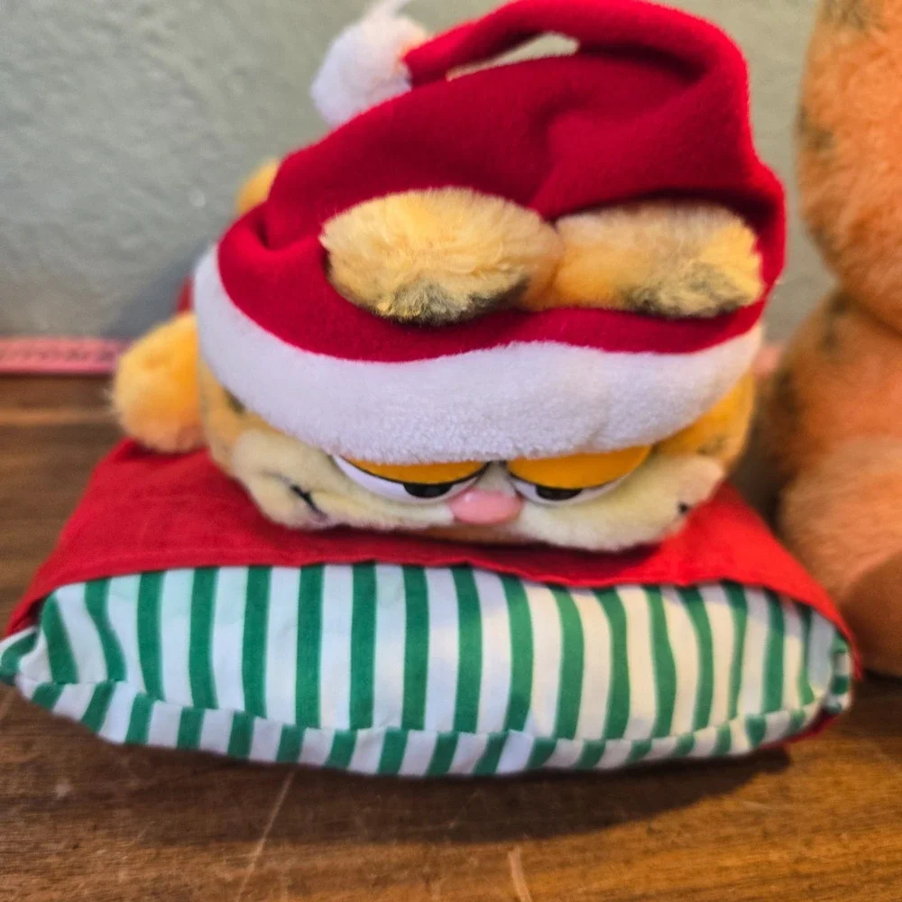 Garfield plush Christmas Santa Hat Pillow vintage Dakin 9